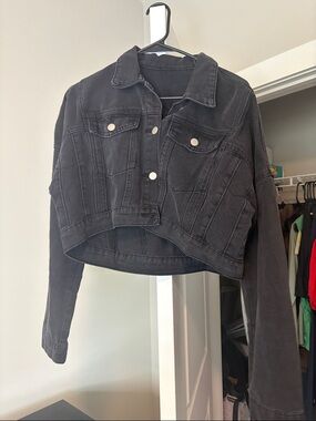 Cropped Black Denim Jacket - Boxy Trucker Style